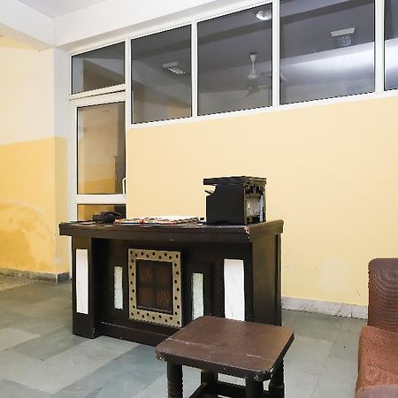 Oyo 28126 Charanpahari Hotel New Delhi Exteriör bild