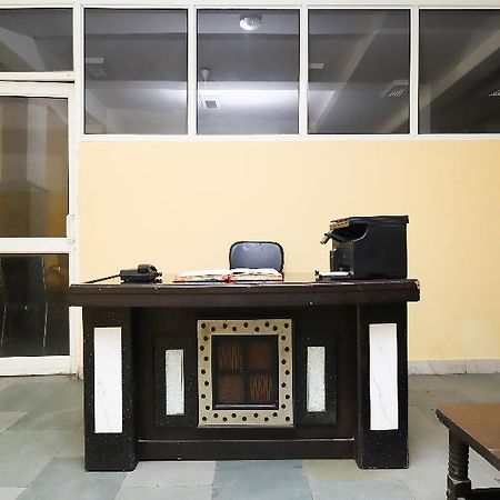 Oyo 28126 Charanpahari Hotel New Delhi Exteriör bild