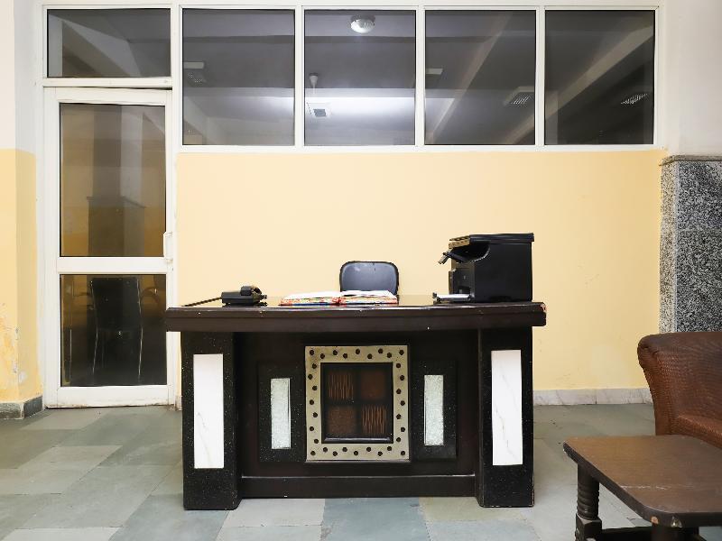 Oyo 28126 Charanpahari Hotel New Delhi Exteriör bild