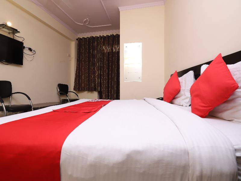 Oyo 28126 Charanpahari Hotel New Delhi Exteriör bild
