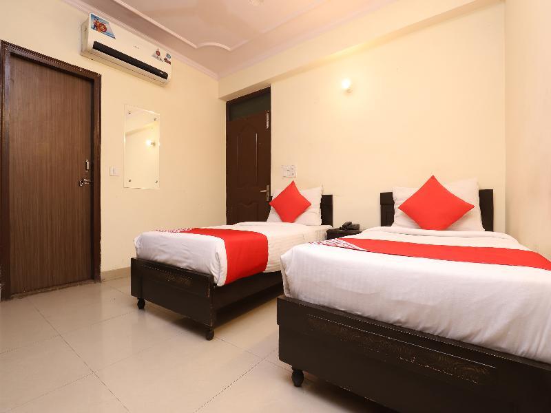 Oyo 28126 Charanpahari Hotel New Delhi Exteriör bild