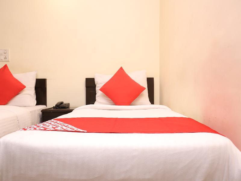 Oyo 28126 Charanpahari Hotel New Delhi Exteriör bild