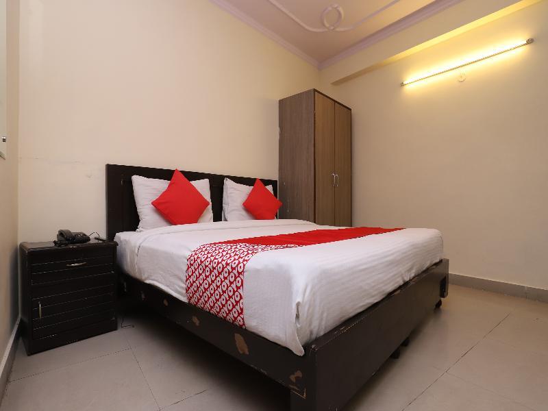 Oyo 28126 Charanpahari Hotel New Delhi Exteriör bild