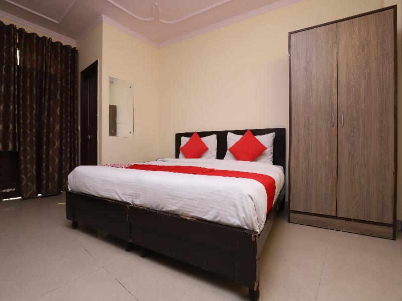 Oyo 28126 Charanpahari Hotel New Delhi Exteriör bild
